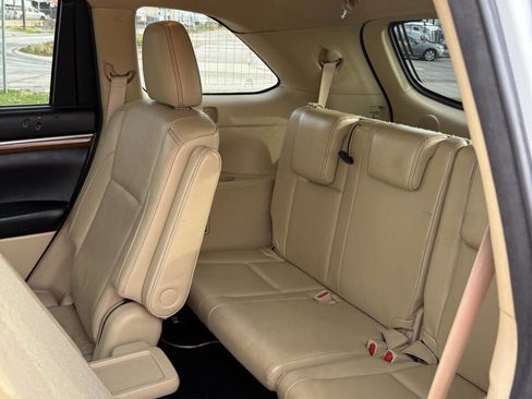 Used 2017 Toyota Highlander AWD V6 image 18