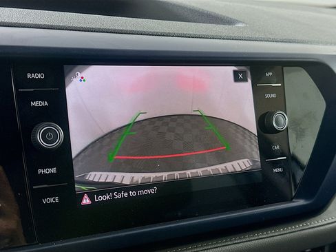 Used 2024 Volkswagen Taos SE w/ Black Wheel Package image 22