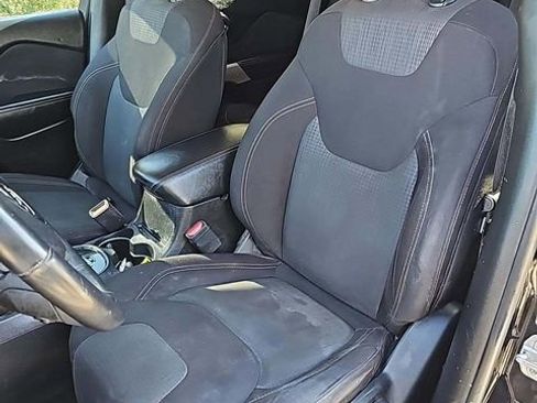 Used 2017 Jeep Cherokee Latitude image 4