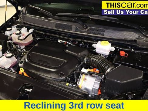 Used 2025 Chrysler Pacifica Pinnacle FWD image 35