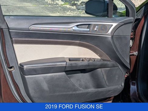 Used 2019 Ford Fusion SE w/ Equipment Group 151A FWD image 11