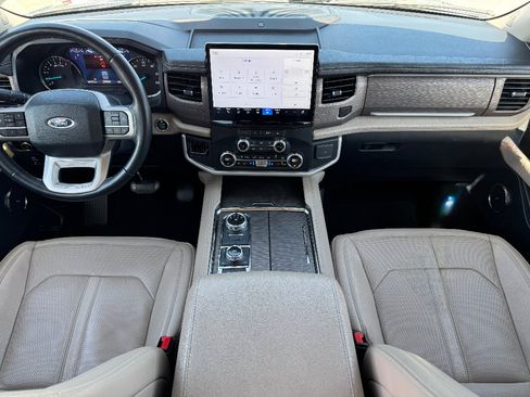 Used 2024 Ford Expedition Limited image 10