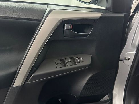 Used 2016 Toyota RAV4 LE AWD/4WD image 9