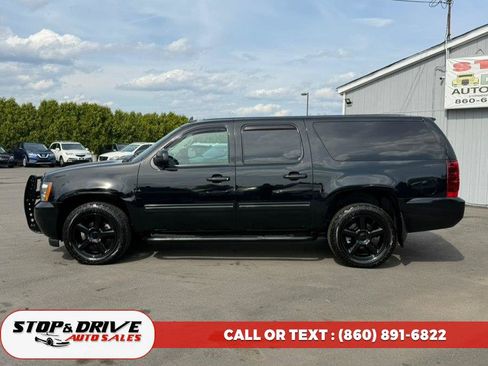 Used 2014 Chevrolet Suburban LT image 2