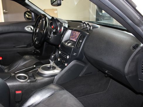 Used 2014 Nissan 370Z Touring w/ Sport Package RWD image 26