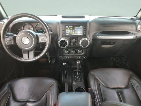 Used 2016 Jeep Wrangler Unlimited Sahara w/ Connectivity Group AWD/4WD image 9