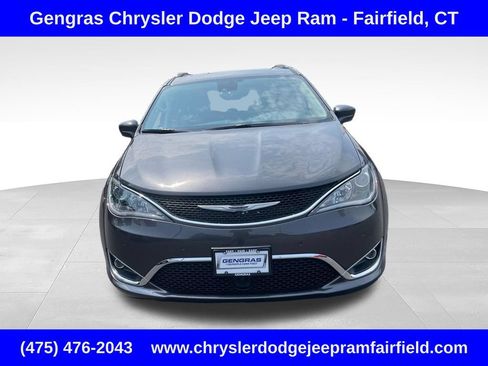 Used 2020 Chrysler Pacifica Touring-L Plus FWD image 2