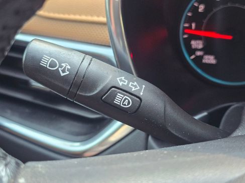 Used 2020 Chevrolet Equinox Premier AWD/4WD image 35