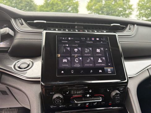 Certified 2023 Jeep Grand Cherokee Laredo w/ Luxury Tech Group I AWD/4WD image 28