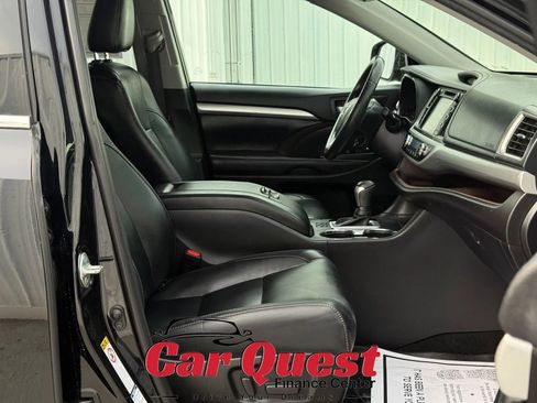 Used 2019 Toyota Highlander XLE w/ Preferred Accessory Package AWD/4WD image 20