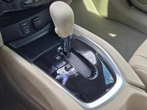 Used 2015 Nissan Rogue SV FWD image 26