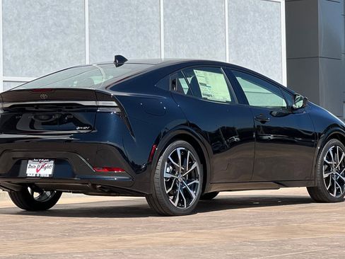New 2026 Toyota Prius Plug-In Hybrid FWD image 4