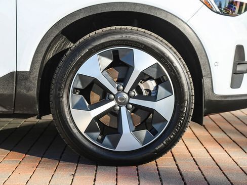 Used 2025 Volvo XC40 B5 Plus image 10