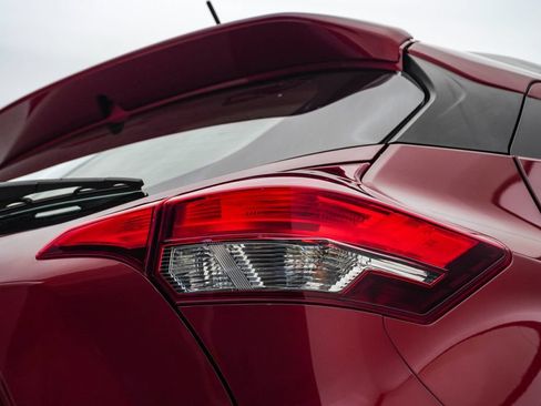 Used 2019 Nissan Kicks SV FWD image 13
