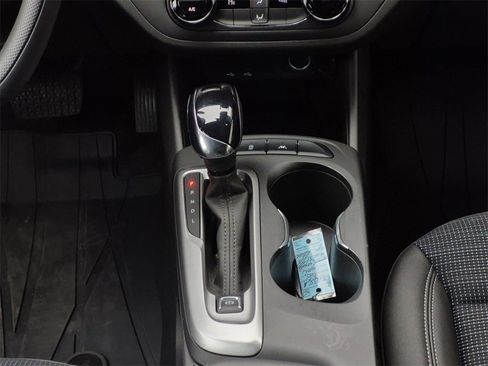 Used 2025 Buick Envista Preferred image 10