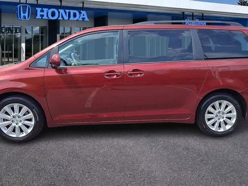 Used 2012 Toyota Sienna XLE AWD/4WD image 5