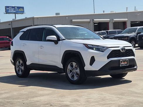 Certified 2025 Toyota RAV4 XLE AWD/4WD image 8