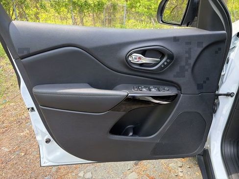 Used 2023 Jeep Cherokee Altitude Lux w/ Lux Elite Package AWD/4WD image 17