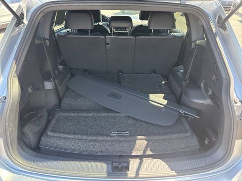 Certified 2023 Volkswagen Tiguan SE R-Line FWD image 12