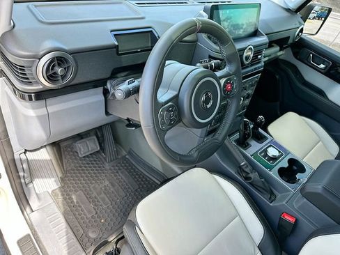 Used 2025 INEOS Grenadier Fieldmaster Edition image 9