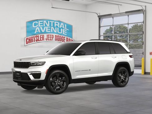 New 2024 Jeep Grand Cherokee Limited w/ Black Appearance Package AWD/4WD image 2