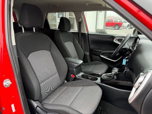 Used 2022 Kia Soul LX image 13