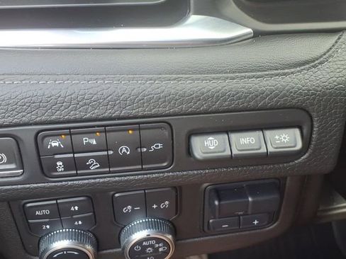 Used 2021 GMC Yukon Denali w/ Denali Ultimate Package AWD/4WD image 28