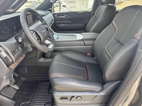 Used 2025 Nissan Armada SL AWD/4WD image 17