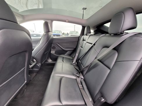 Used 2021 Tesla Model Y Long Range AWD/4WD image 16