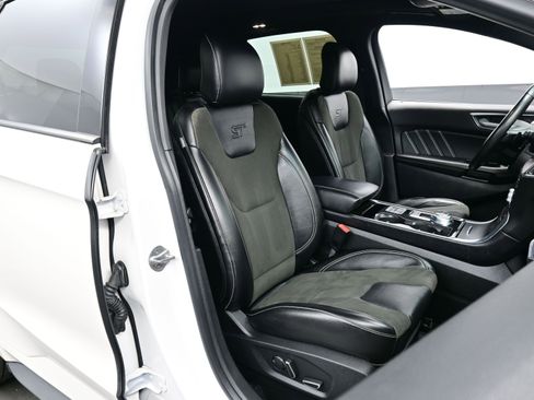 Used 2019 Ford Edge ST w/ Convenience Package image 15