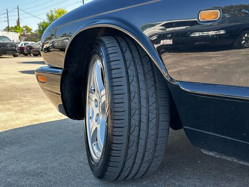 Used 2003 Jaguar XJ8 image 14