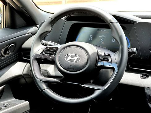 Used 2025 Hyundai Elantra Sport FWD image 33