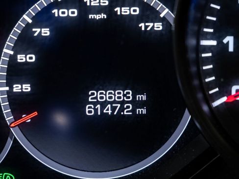 Used 2021 Porsche Cayenne Coupe image 12