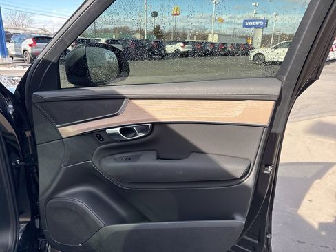 Certified 2025 Volvo XC90 B6 Plus image 31