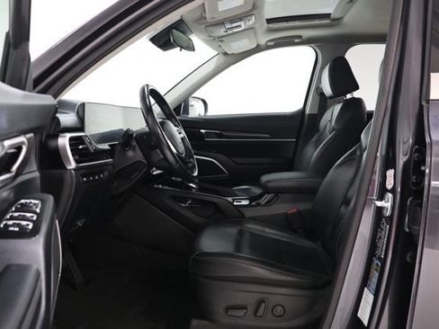 Used 2025 Kia Telluride S AWD/4WD image 18