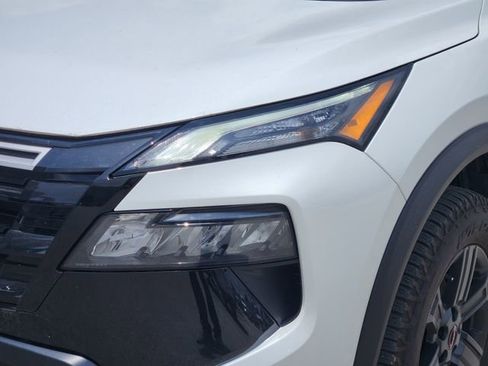 Used 2025 Nissan Rogue SV AWD/4WD image 7
