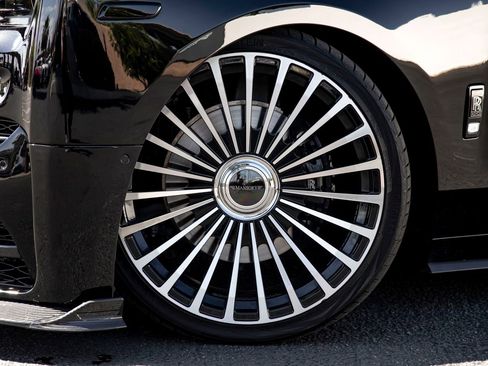 Used 2023 Rolls-Royce Phantom Sedan w/ The Phantom Package RWD image 11