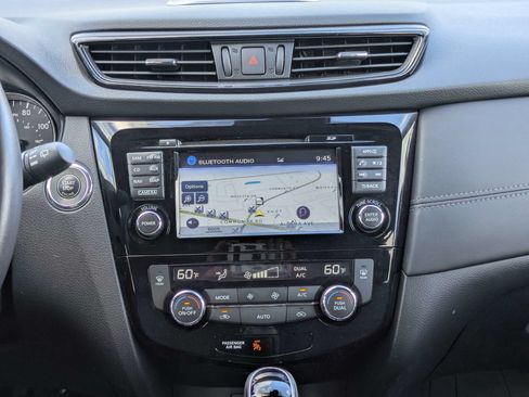 Used 2017 Nissan Rogue SL w/ SL Premium Package FWD image 14
