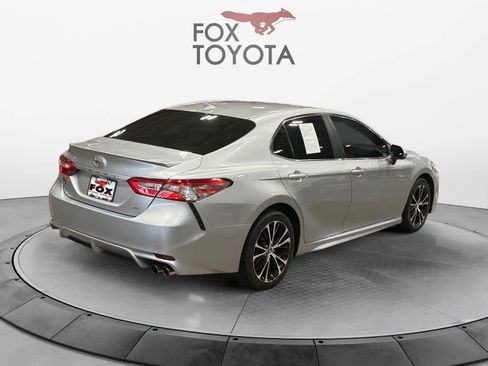 Used 2019 Toyota Camry SE FWD image 6