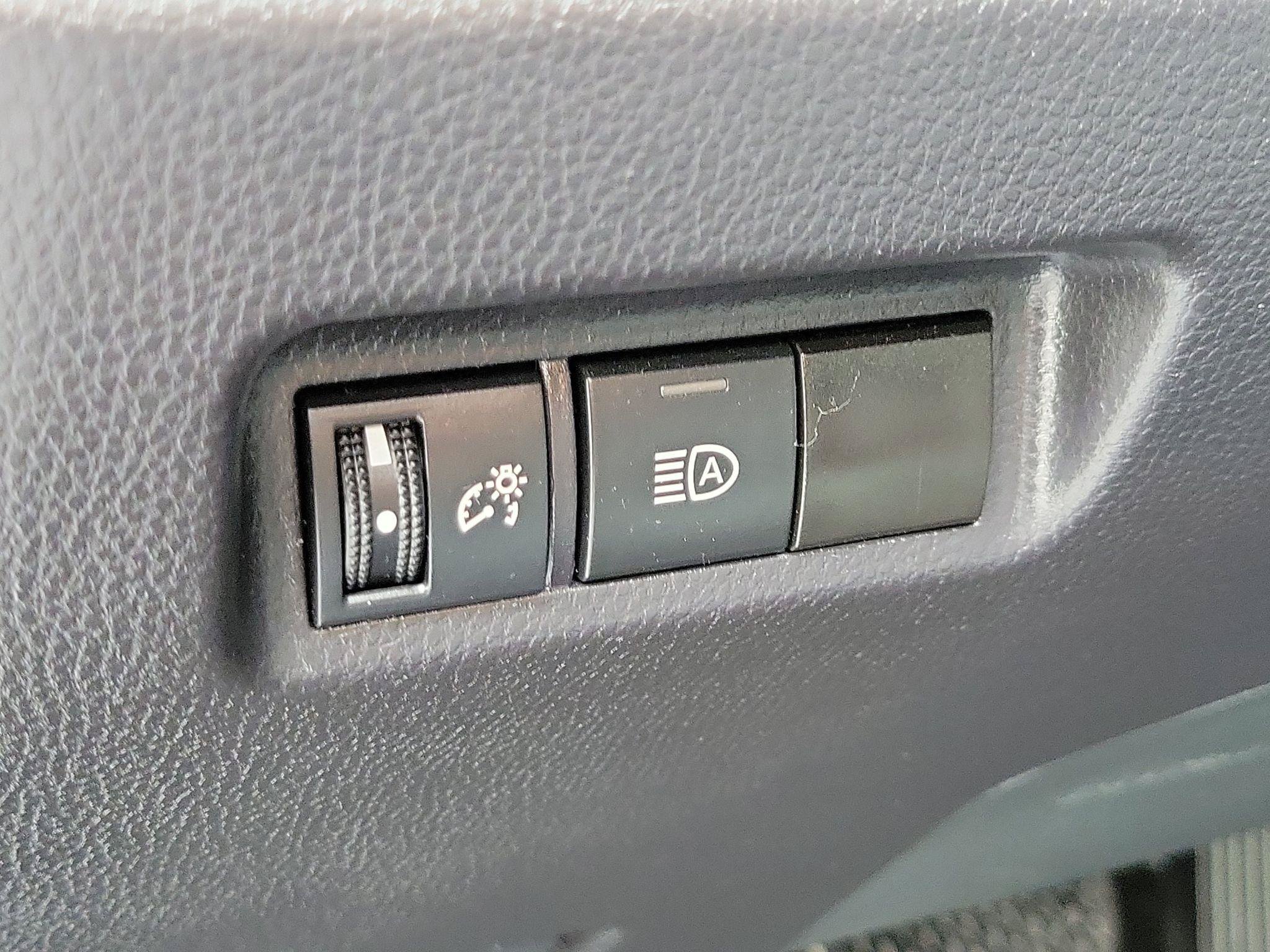 Used 2025 Toyota RAV4 XLE FWD image 10