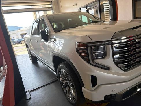 Used 2024 GMC Sierra 1500 Denali w/ Denali Reserve Package AWD/4WD image 1