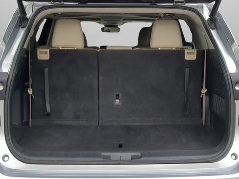 Used 2021 Toyota Highlander XLE FWD image 34