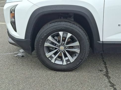 Used 2026 Chevrolet Equinox LT FWD image 8