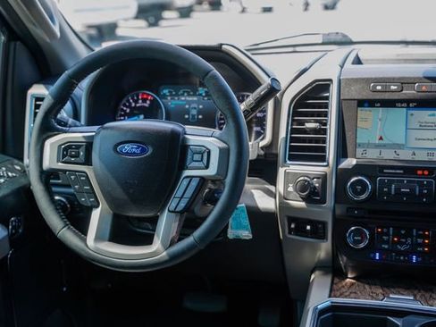 Used 2018 Ford F250 Lariat w/ Lariat Value Package AWD/4WD image 4