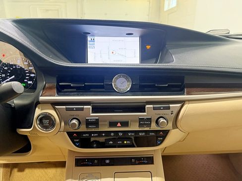 Used 2013 Lexus ES 350 w/ Luxury Pkg image 17