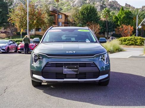 Certified 2025 Kia Niro EX image 3