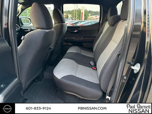 Used 2022 Toyota Tacoma TRD Off-Road image 22