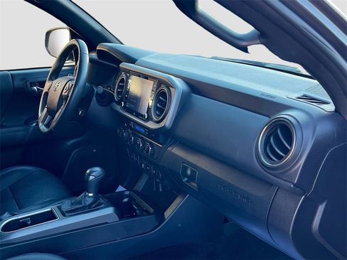 Used 2022 Toyota Tacoma TRD Off-Road image 29