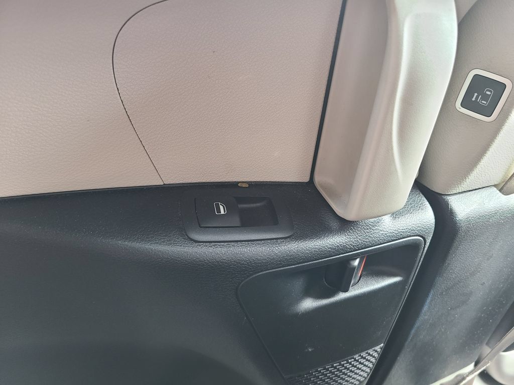 Used 2023 Chrysler Voyager LX FWD image 18