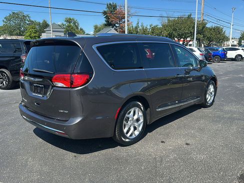 Used 2019 Chrysler Pacifica Limited FWD image 44
